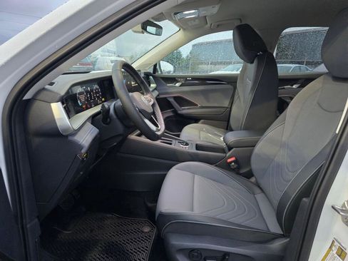 New 2026 Volkswagen Tiguan SE AWD/4WD image 17