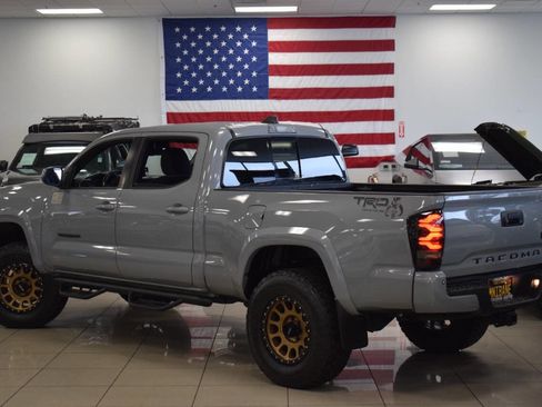 Used 2021 Toyota Tacoma TRD Sport w/ Technology Package image 9