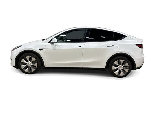 Certified 2023 Tesla Model Y Long Range AWD/4WD image 3