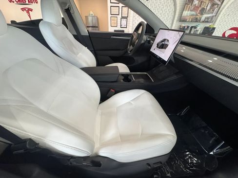Used 2024 Tesla Model Y Long Range AWD/4WD image 7