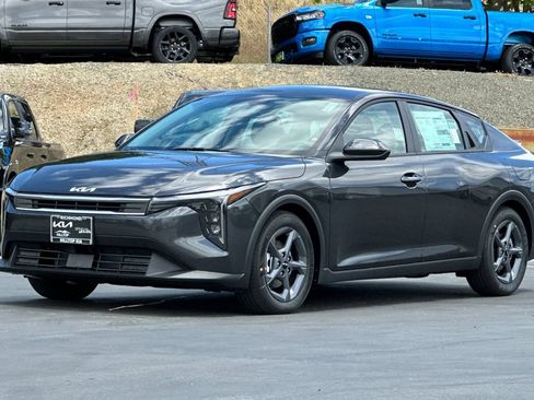 New 2026 Kia K4 FWD image 8