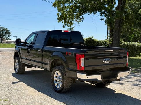 Used 2017 Ford F250 Lariat w/ Lariat Ultimate Package AWD/4WD image 5