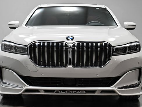 Used 2022 BMW ALPINA B7 xDrive w/ Luxury Rear Seating Package AWD/4WD image 15