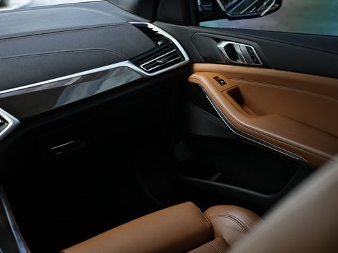 Used 2022 BMW X5 xDrive40i w/ M Sport Package image 29