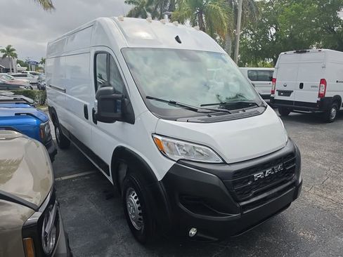 Used 2024 RAM ProMaster 2500 w/ Convenience Group FWD image 2
