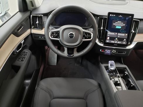New 2025 Volvo XC90 T8 Plus w/ Protection Package Premier image 9