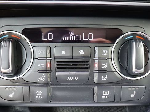Used 2018 Audi Q3 2.0T Premium w/ Convenience Package AWD/4WD image 46