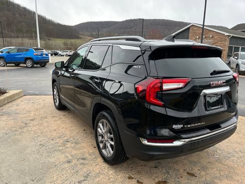 Used 2024 GMC Terrain SLT AWD/4WD image 7