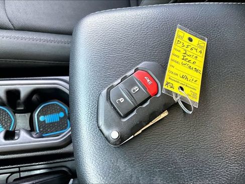 Used 2019 Jeep Wrangler Unlimited Sahara w/ Safety Group AWD/4WD image 35