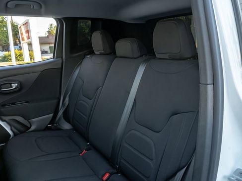 Used 2018 Jeep Renegade Latitude image 10