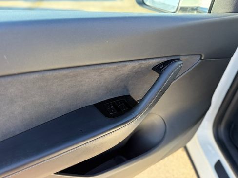 Used 2020 Tesla Model Y Long Range image 27