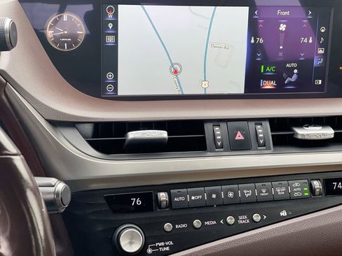 Used 2019 Lexus ES 300h w/ Accessory Package FWD image 5