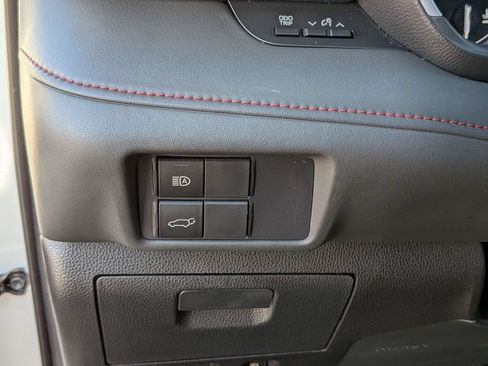 Used 2021 Toyota Highlander XSE FWD image 19