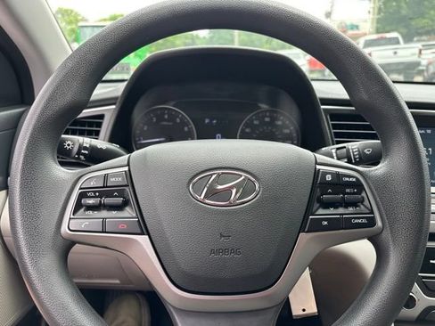 Used 2018 Hyundai Elantra SEL FWD image 18