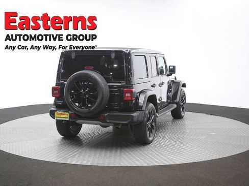 Used 2022 Jeep Wrangler Unlimited Sahara w/ Cold Weather Group AWD/4WD image 40
