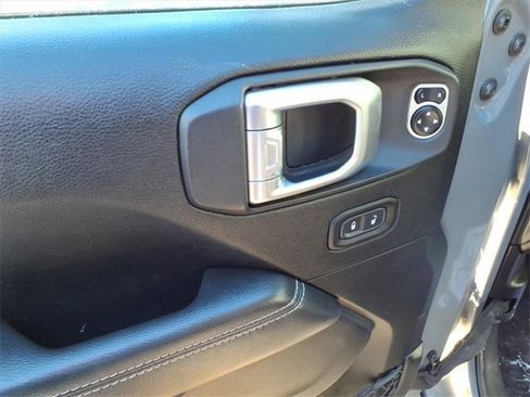 Used 2019 Jeep Wrangler Unlimited Sahara image 7