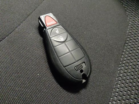 Used 2019 Jeep Cherokee Latitude w/ Popular Appearance Group FWD image 32