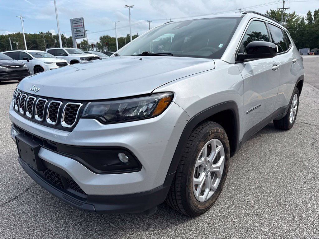 Used 2024 Jeep Compass Latitude AWD/4WD image 14