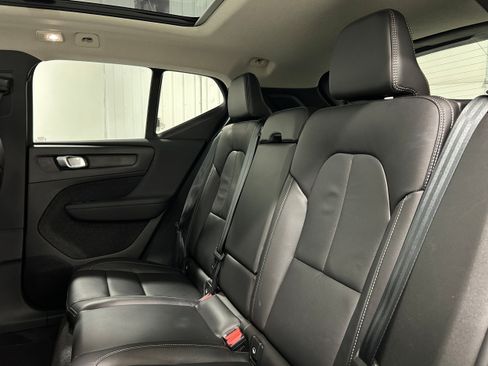 Used 2023 Volvo XC40 B5 Plus AWD/4WD image 30
