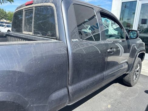 Used 2022 Toyota Tacoma SR5 AWD/4WD image 7
