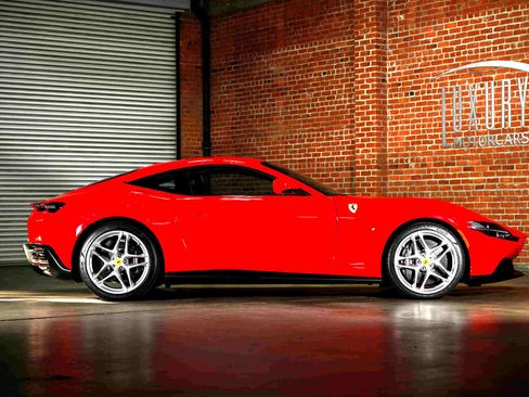Used 2021 Ferrari Roma image 17