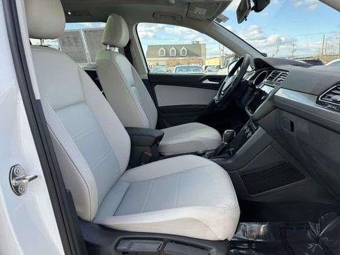 Used 2019 Volkswagen Tiguan SE w/ Panoramic Sunroof Package image 11