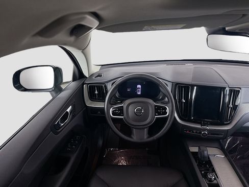 Used 2025 Volvo XC60 B5 Plus image 17