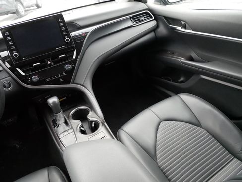 Used 2023 Toyota Camry SE w/ Cold Weather Package image 11