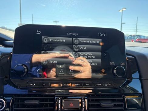 Used 2022 Nissan Pathfinder SL image 16