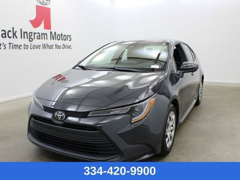 Used 2025 Toyota Corolla LE w/ Convenience Package image 1