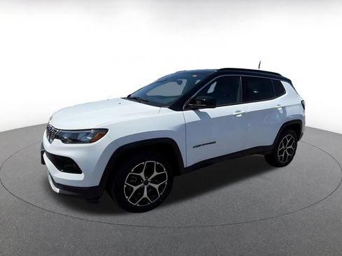 Used 2025 Jeep Compass Limited AWD/4WD image 8