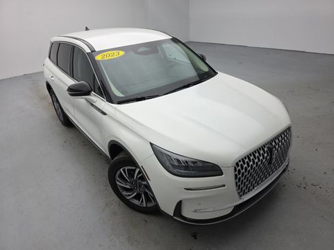 Used 2023 Lincoln Corsair AWD w/ Equipment Group 101A image 2