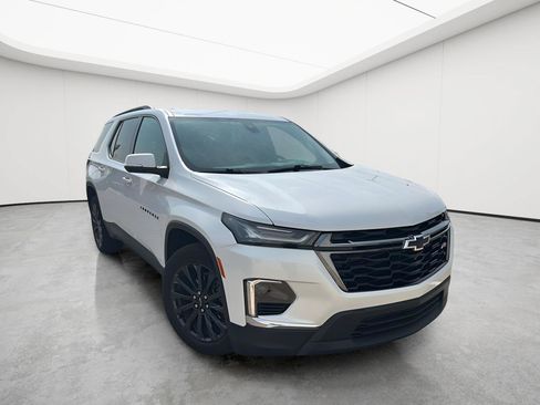 Used 2023 Chevrolet Traverse RS AWD/4WD image 2
