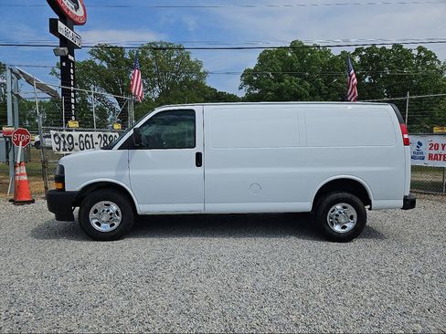 Used 2018 Chevrolet Express 2500 w/ Driver Convenience Package RWD image 2