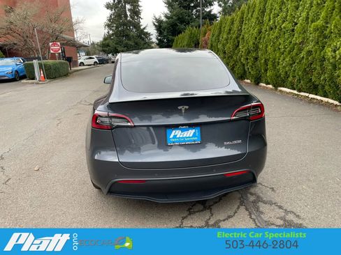 Used 2022 Tesla Model Y Performance image 11