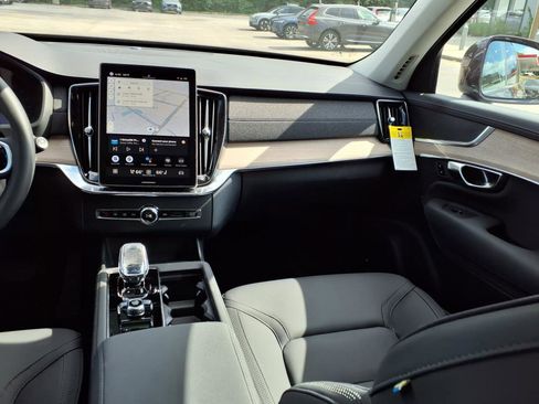 New 2025 Volvo XC90 B6 Core w/ Climate Package image 10
