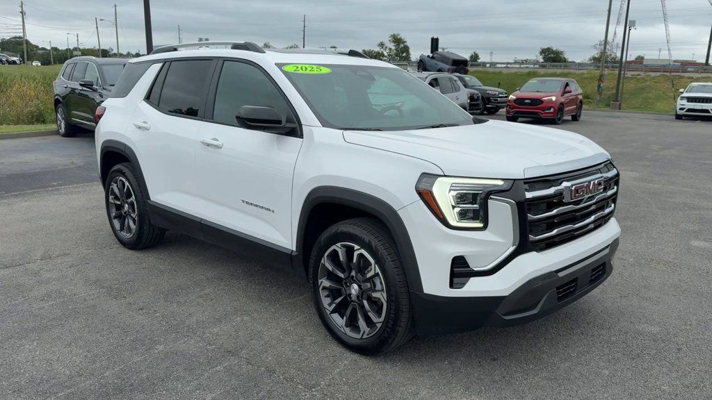 Used 2025 GMC Terrain Elevation w/ Elevation Premium Package AWD/4WD image 9