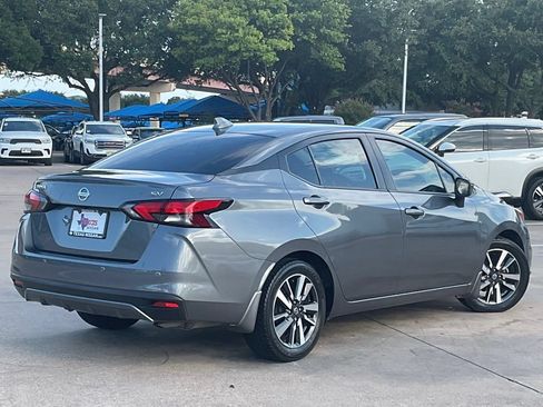 Used 2020 Nissan Versa SV FWD image 4