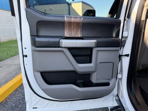 Used 2018 Ford F150 Lariat w/ Equipment Group 502A Luxury image 14