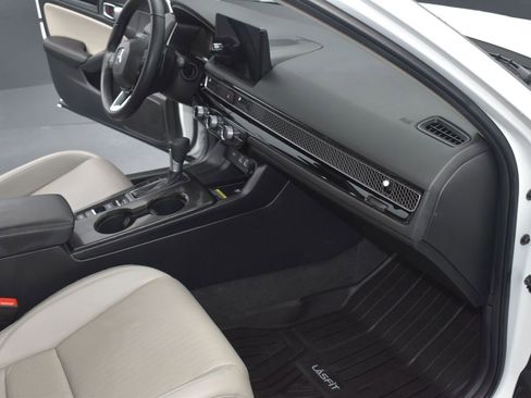 Used 2024 Honda Civic Touring image 13