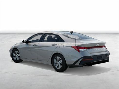 New 2026 Hyundai Elantra SE image 5