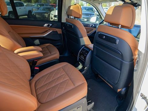 Used 2023 BMW X7 xDrive40i w/ Premium Package image 30