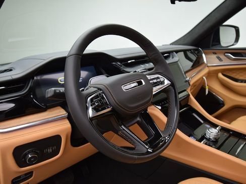 New 2026 Jeep Grand Cherokee Summit AWD/4WD image 35