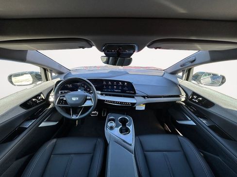 Used 2025 Cadillac Optiq Luxury 1 AWD/4WD image 7