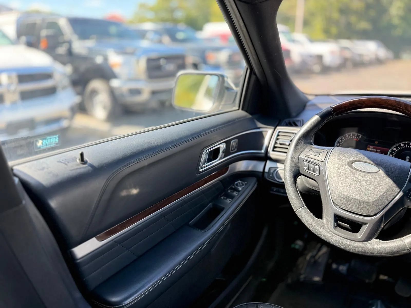 Used 2017 Ford Explorer Platinum AWD/4WD image 21