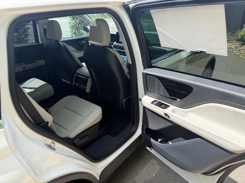 New 2026 Lincoln Aviator AWD image 14