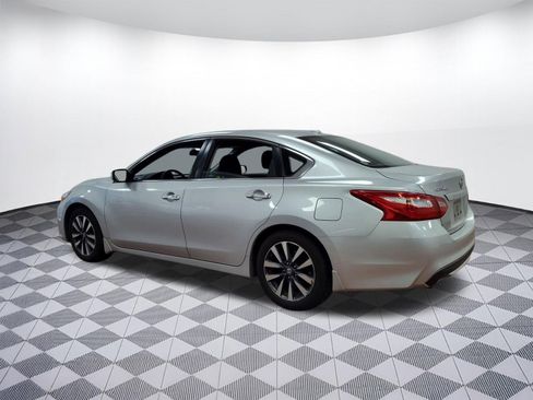 Used 2017 Nissan Altima 2.5 SV image 3