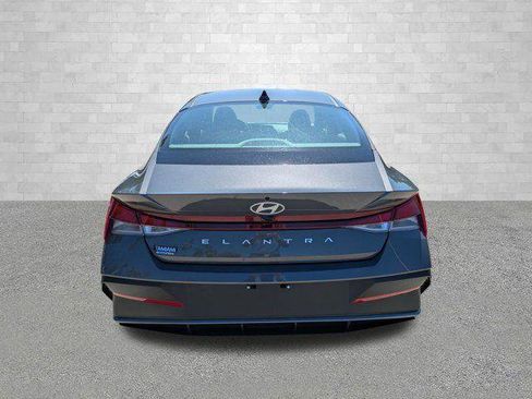 New 2026 Hyundai Elantra SE FWD image 3