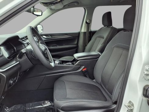 Used 2023 Jeep Grand Cherokee L Laredo image 21