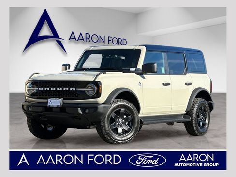 New 2025 Ford Bronco Outer Banks w/ Black Appearance Package image 1